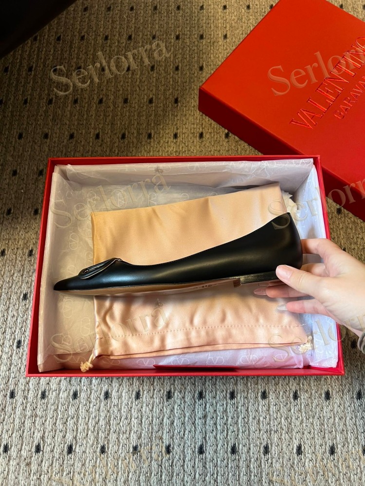 VALENTINO GARAVANI VLOGO POINT-TOE FLATS