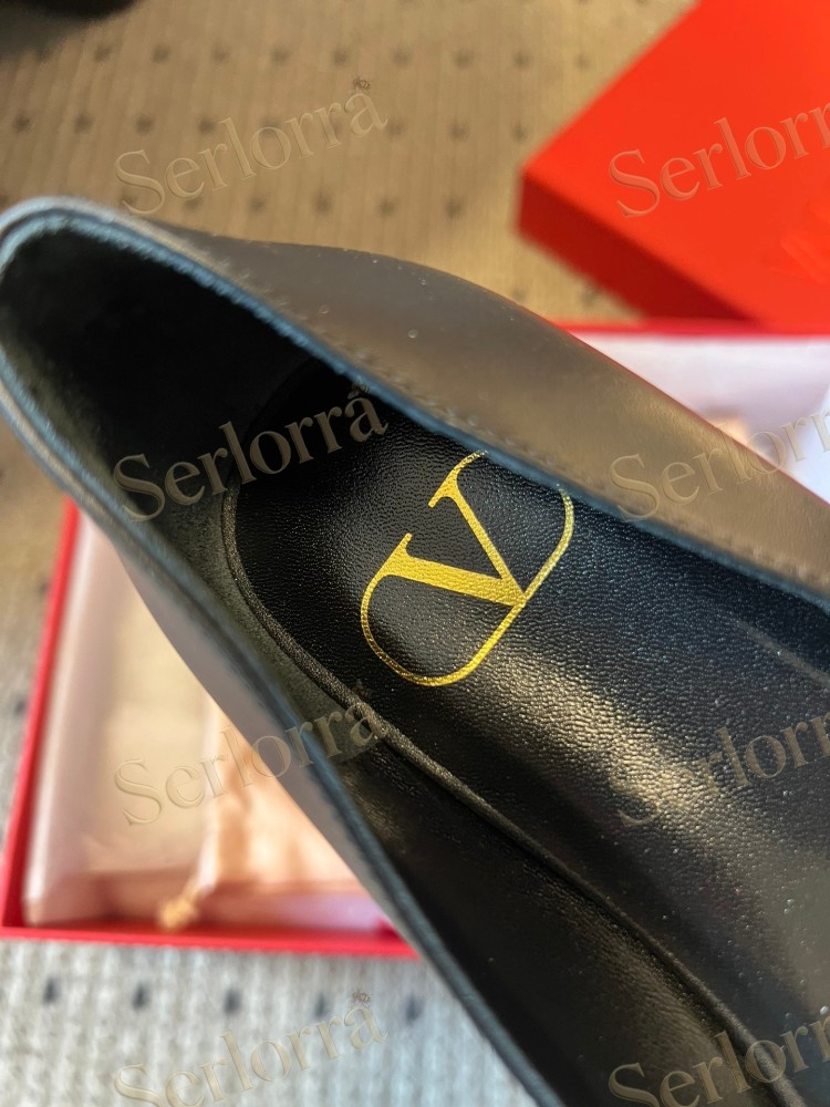 VALENTINO GARAVANI VLOGO POINT-TOE FLATS