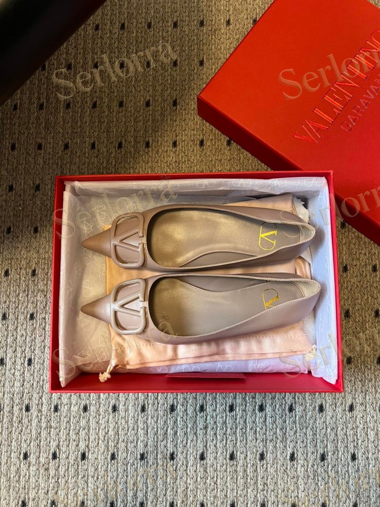 VALENTINO GARAVANI VLOGO POINT-TOE FLATS