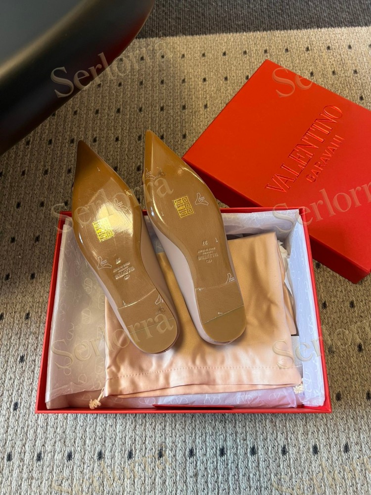 VALENTINO GARAVANI VLOGO POINT-TOE FLATS