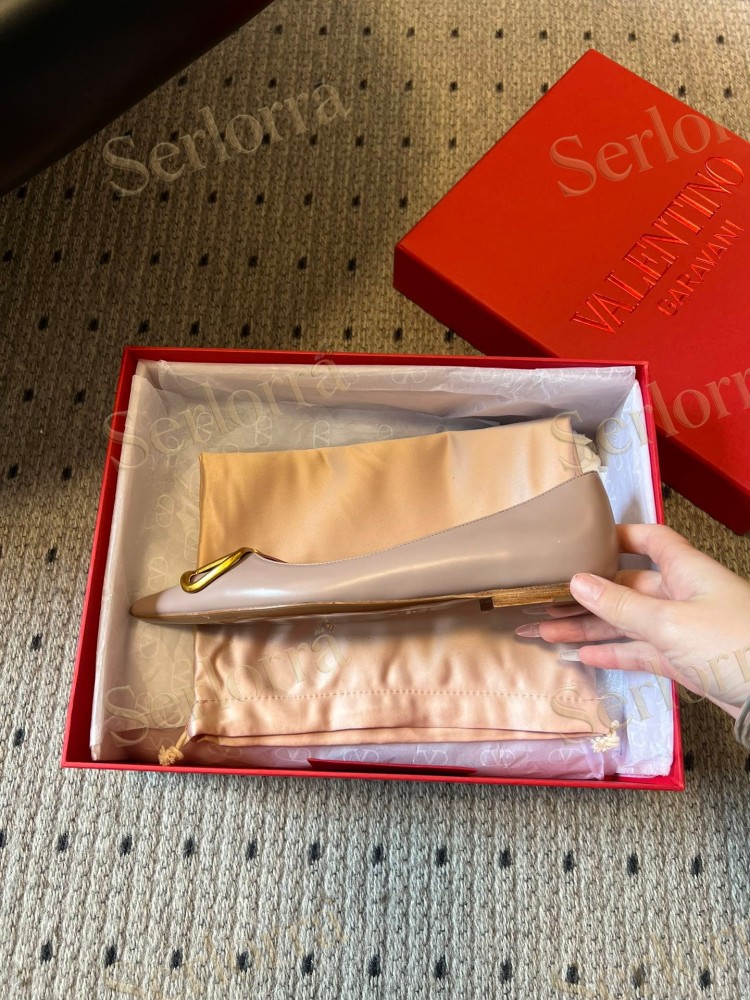 VALENTINO GARAVANI VLOGO POINT-TOE FLATS
