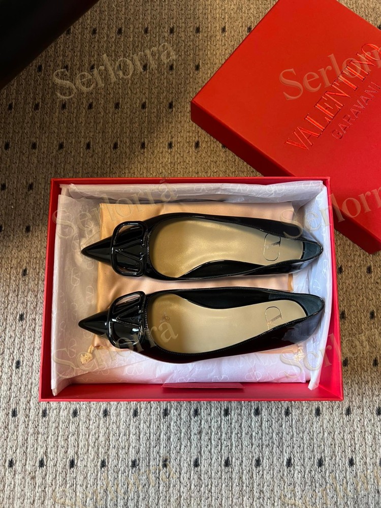 VALENTINO GARAVANI VLOGO POINT-TOE FLATS