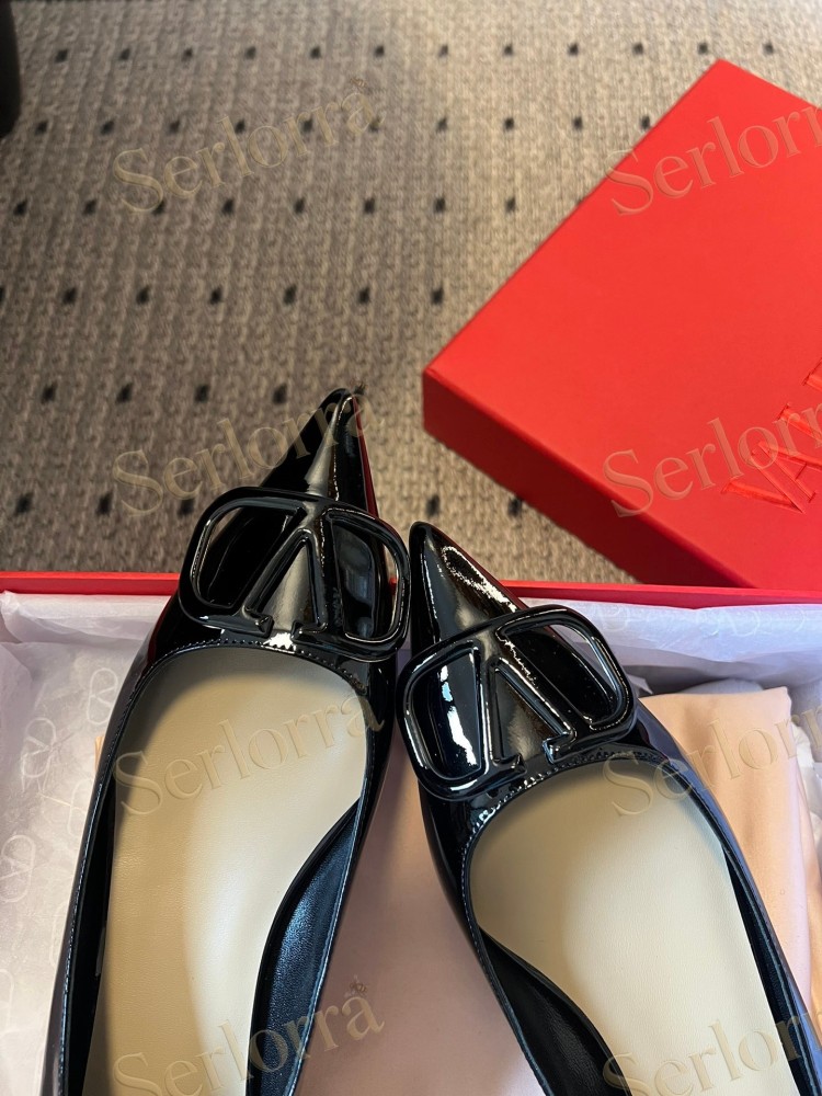 VALENTINO GARAVANI VLOGO POINT-TOE FLATS