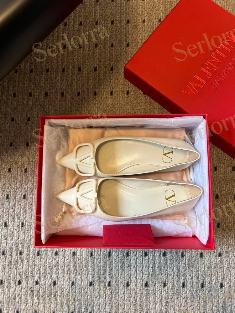 VALENTINO GARAVANI VLOGO POINT-TOE FLATS