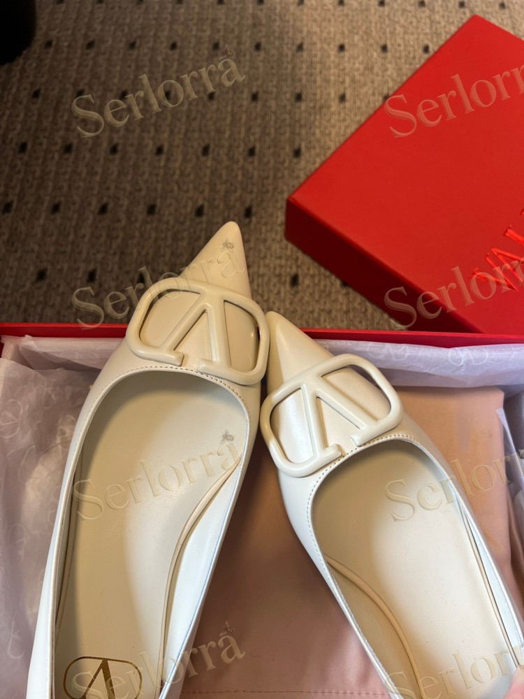 VALENTINO GARAVANI VLOGO POINT-TOE FLATS