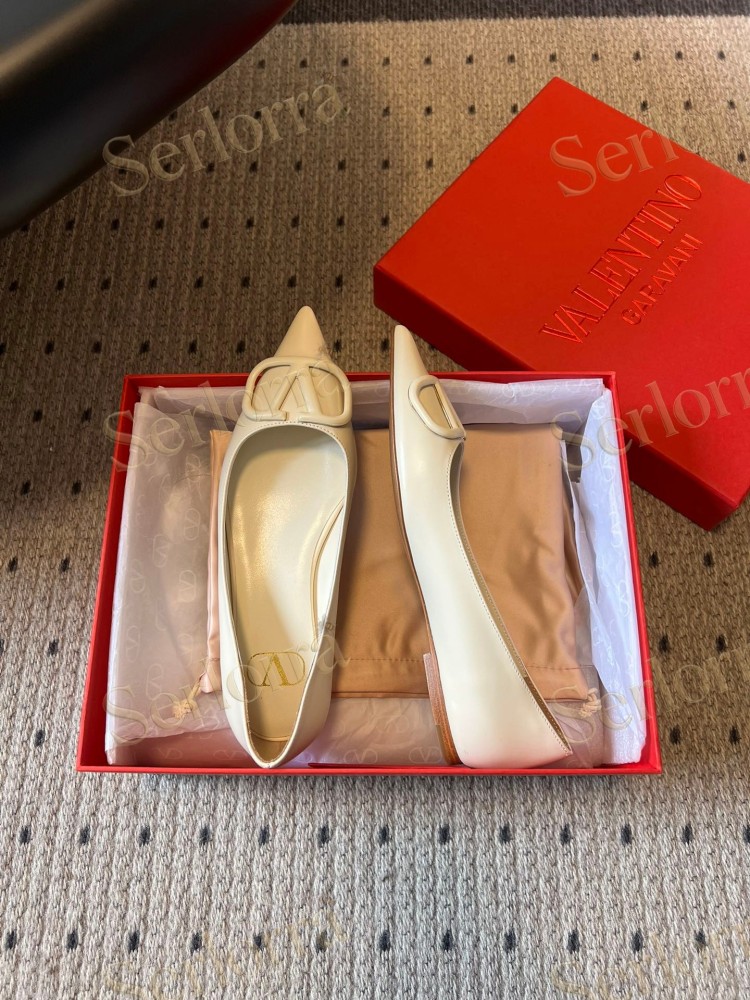 VALENTINO GARAVANI VLOGO POINT-TOE FLATS