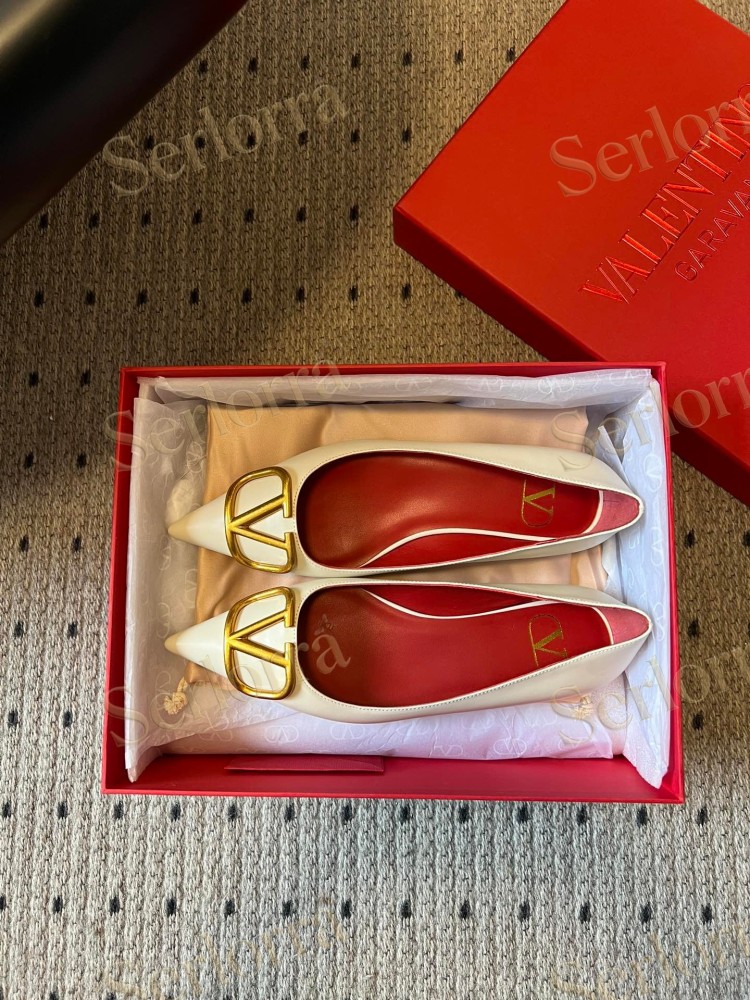 VALENTINO GARAVANI VLOGO POINT-TOE FLATS
