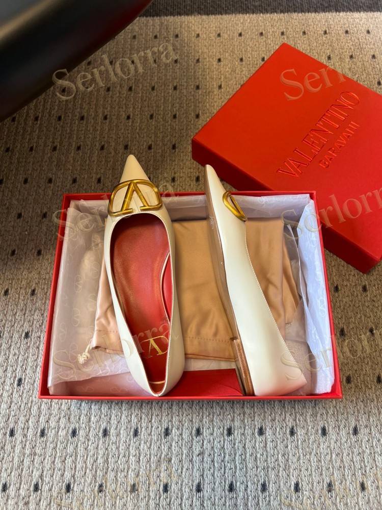 VALENTINO GARAVANI VLOGO POINT-TOE FLATS