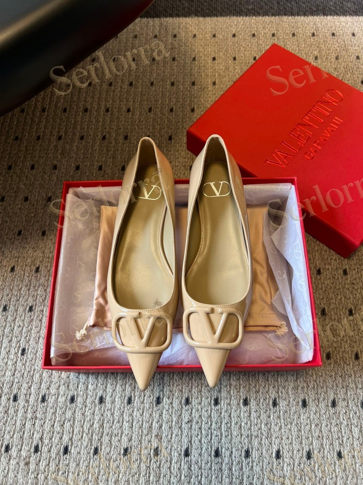 VALENTINO GARAVANI VLOGO POINT-TOE FLATS