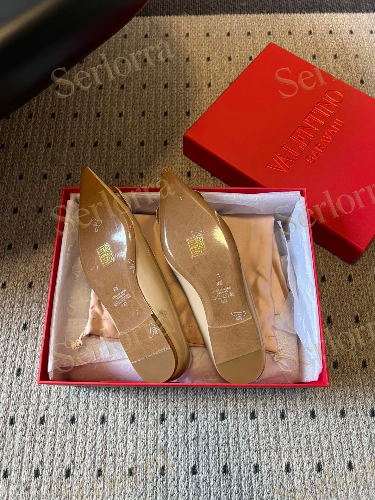 VALENTINO GARAVANI VLOGO POINT-TOE FLATS