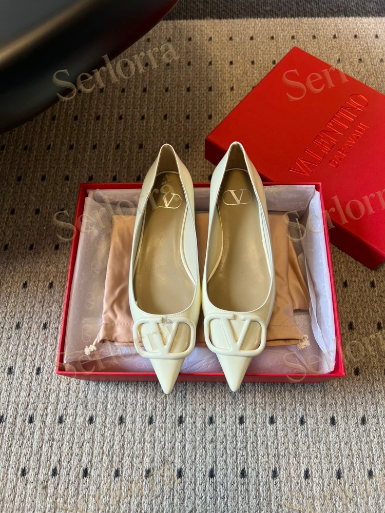 VALENTINO GARAVANI VLOGO POINT-TOE FLATS