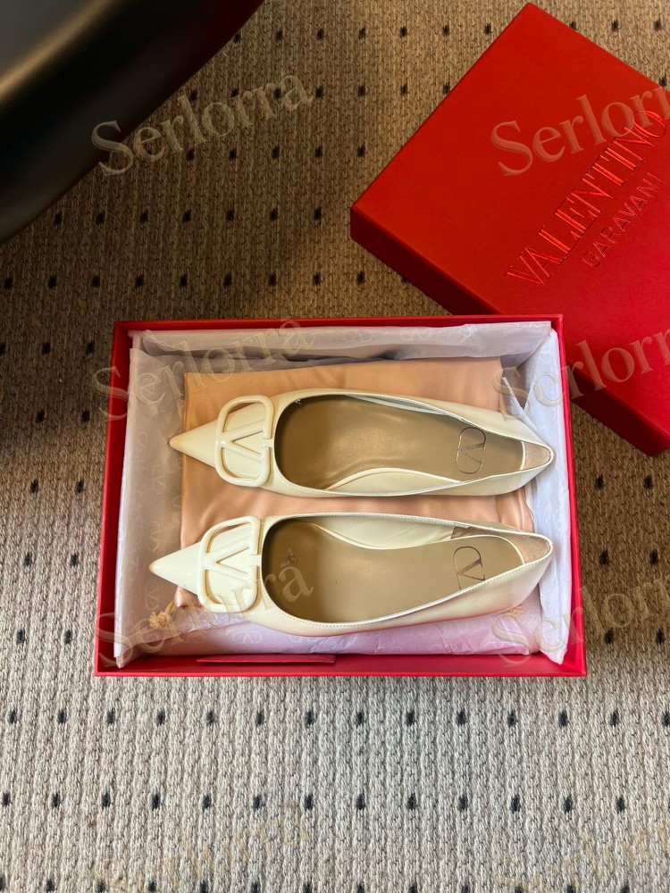 VALENTINO GARAVANI VLOGO POINT-TOE FLATS