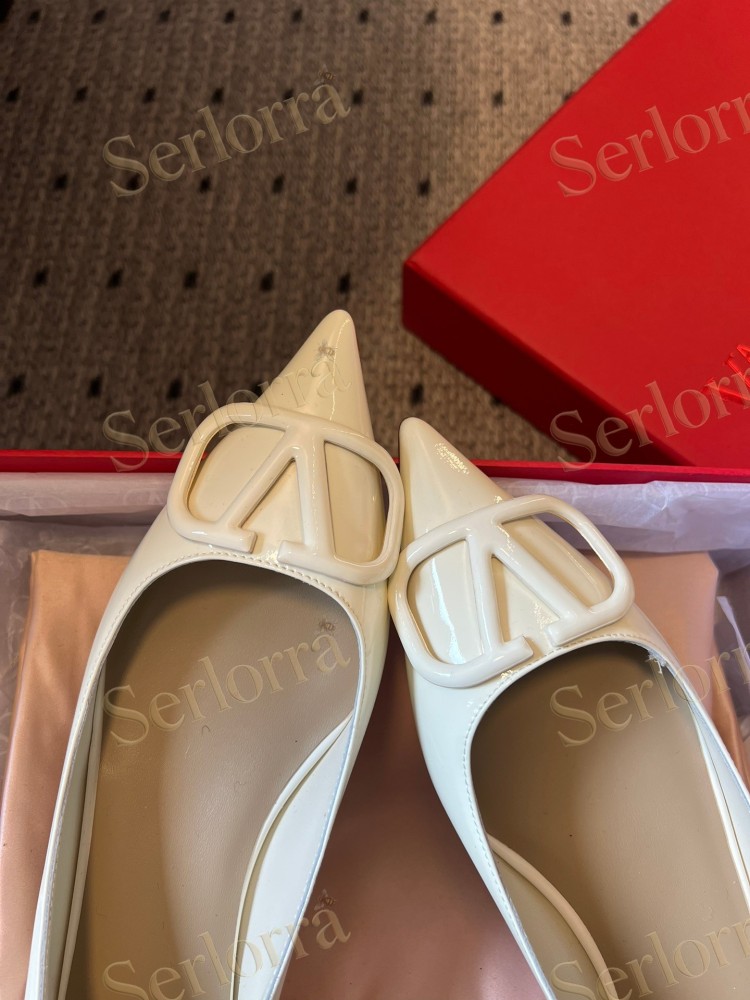 VALENTINO GARAVANI VLOGO POINT-TOE FLATS