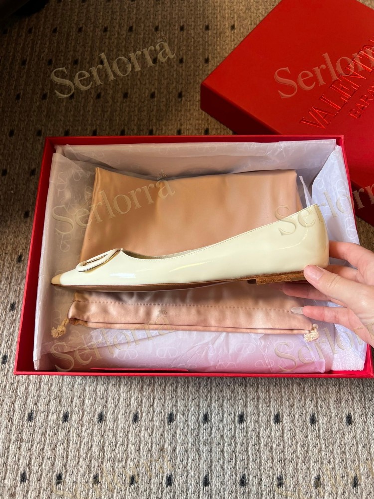 VALENTINO GARAVANI VLOGO POINT-TOE FLATS
