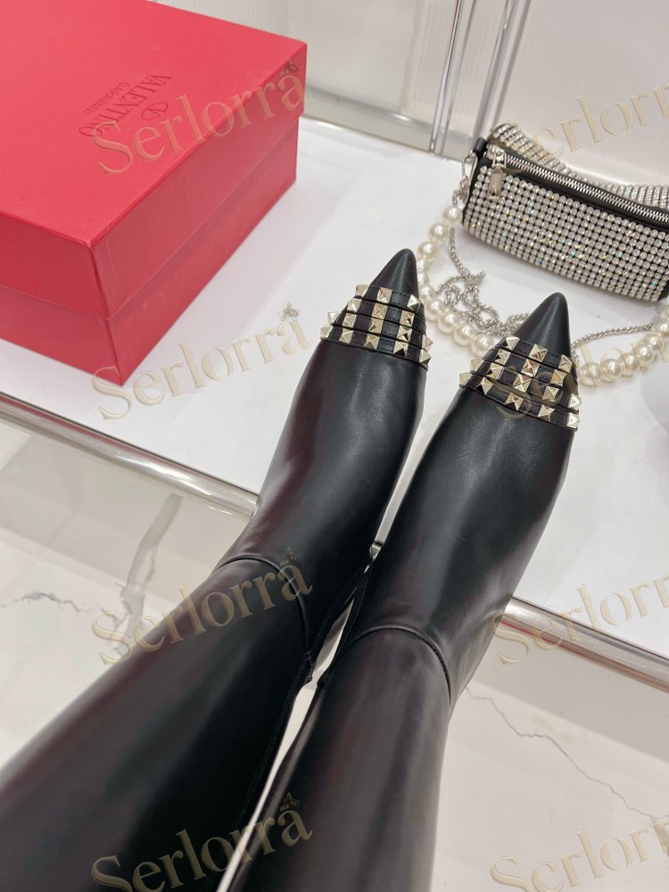 VALENTINO GARAVANI ROCKSTUD POINTED-TOE ANKLE BOOTS