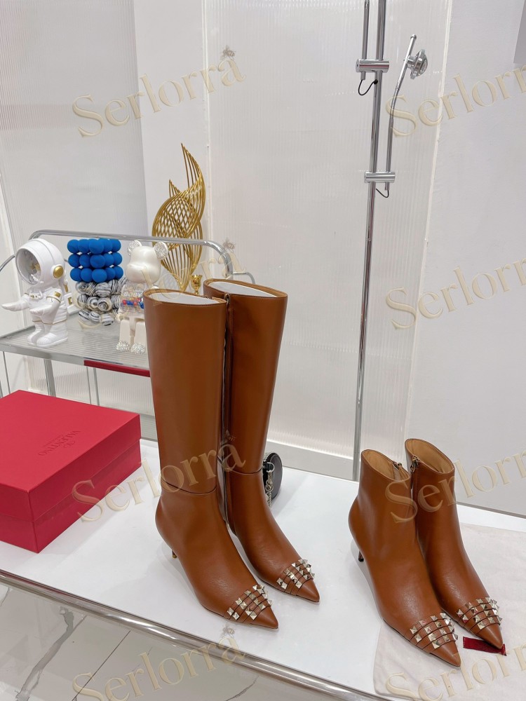 VALENTINO GARAVANI ROCKSTUD POINTED-TOE ANKLE BOOTS
