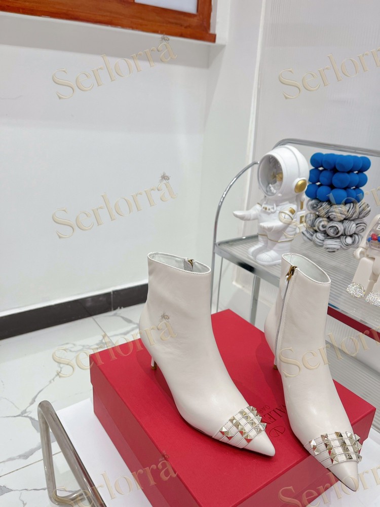 VALENTINO GARAVANI ROCKSTUD POINTED-TOE ANKLE BOOTS
