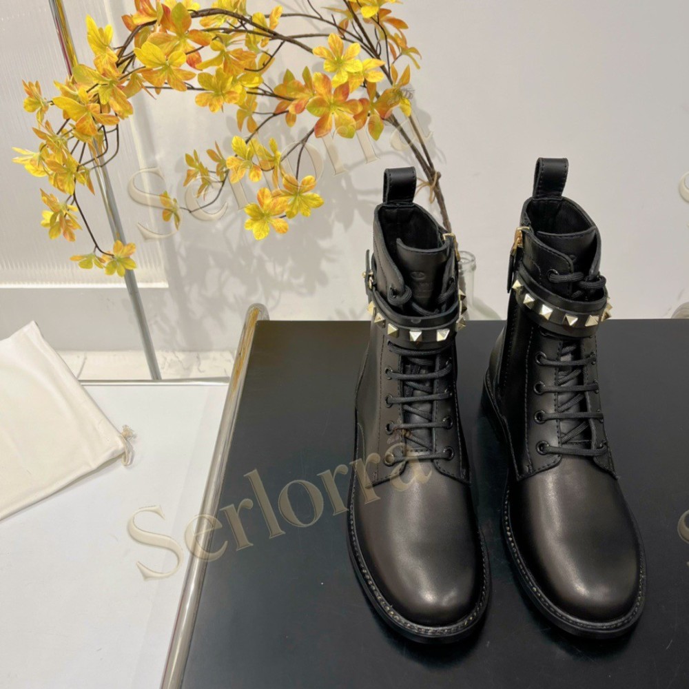 VALENTINO GARAVANI ROCKSTUD POINTED-TOE ANKLE BOOTS