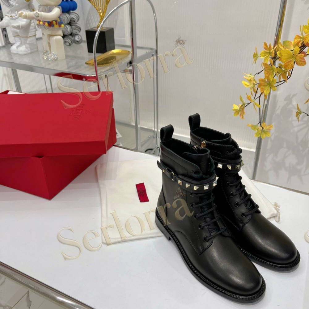 VALENTINO GARAVANI ROCKSTUD POINTED-TOE ANKLE BOOTS