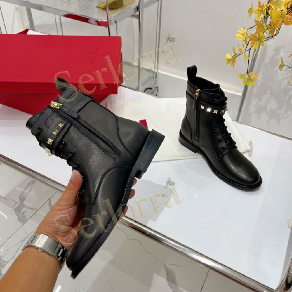 VALENTINO GARAVANI ROCKSTUD POINTED-TOE ANKLE BOOTS