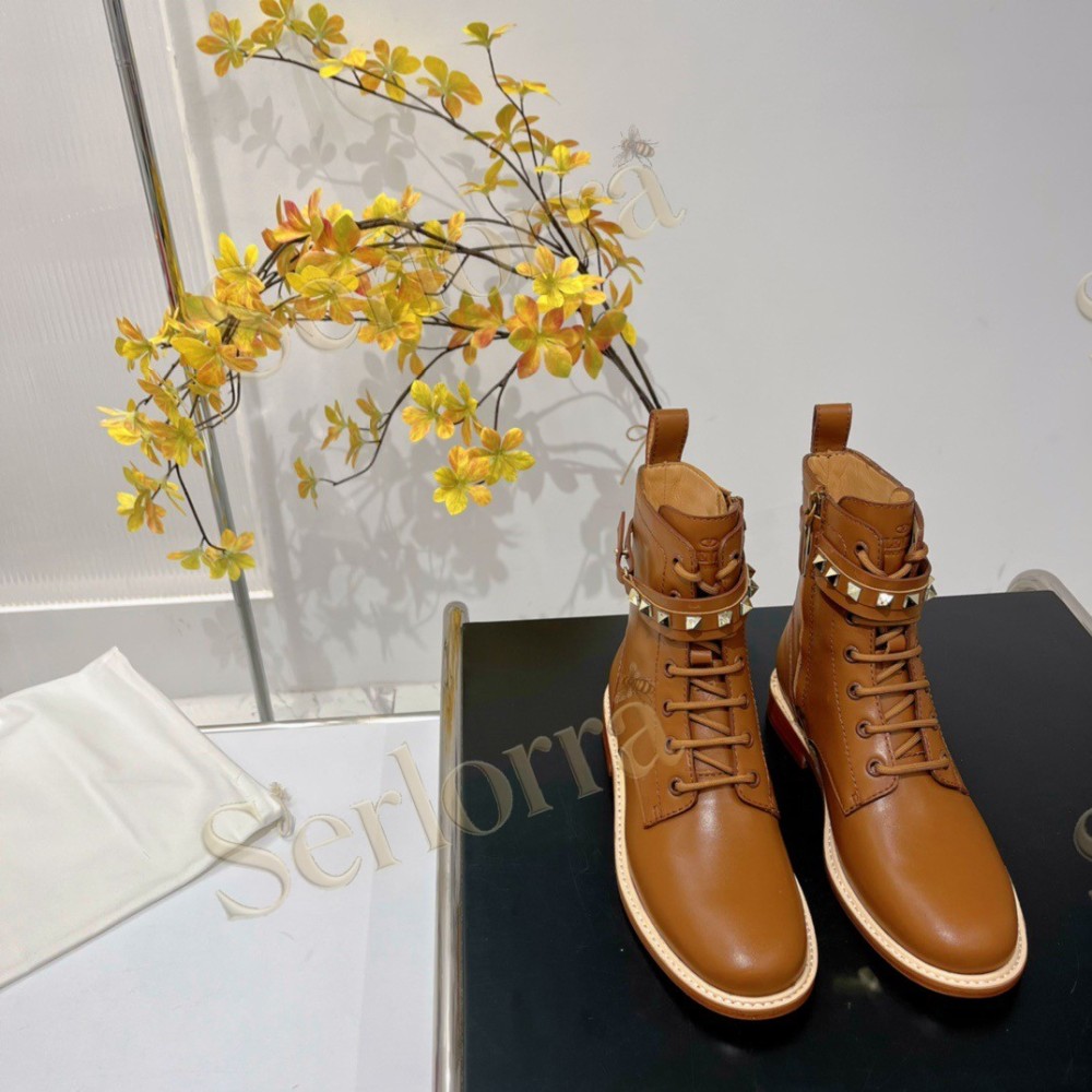 VALENTINO GARAVANI ROCKSTUD POINTED-TOE ANKLE BOOTS