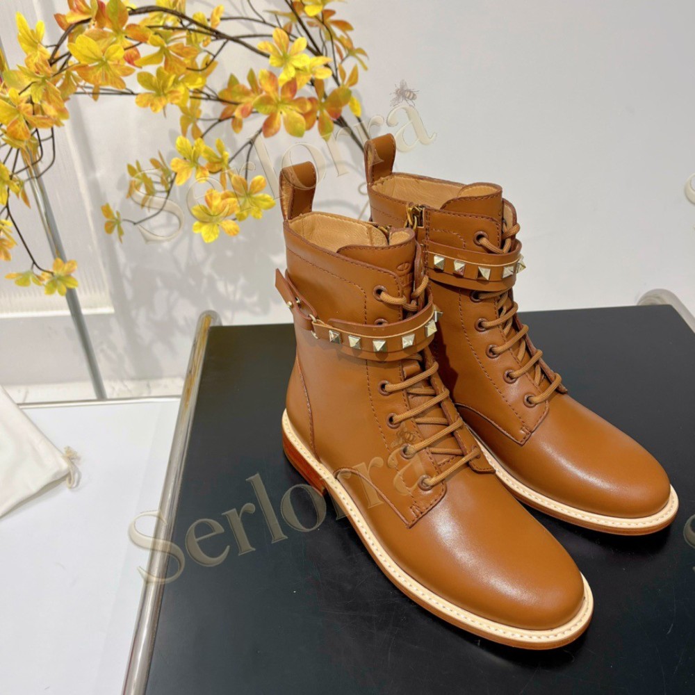 VALENTINO GARAVANI ROCKSTUD POINTED-TOE ANKLE BOOTS
