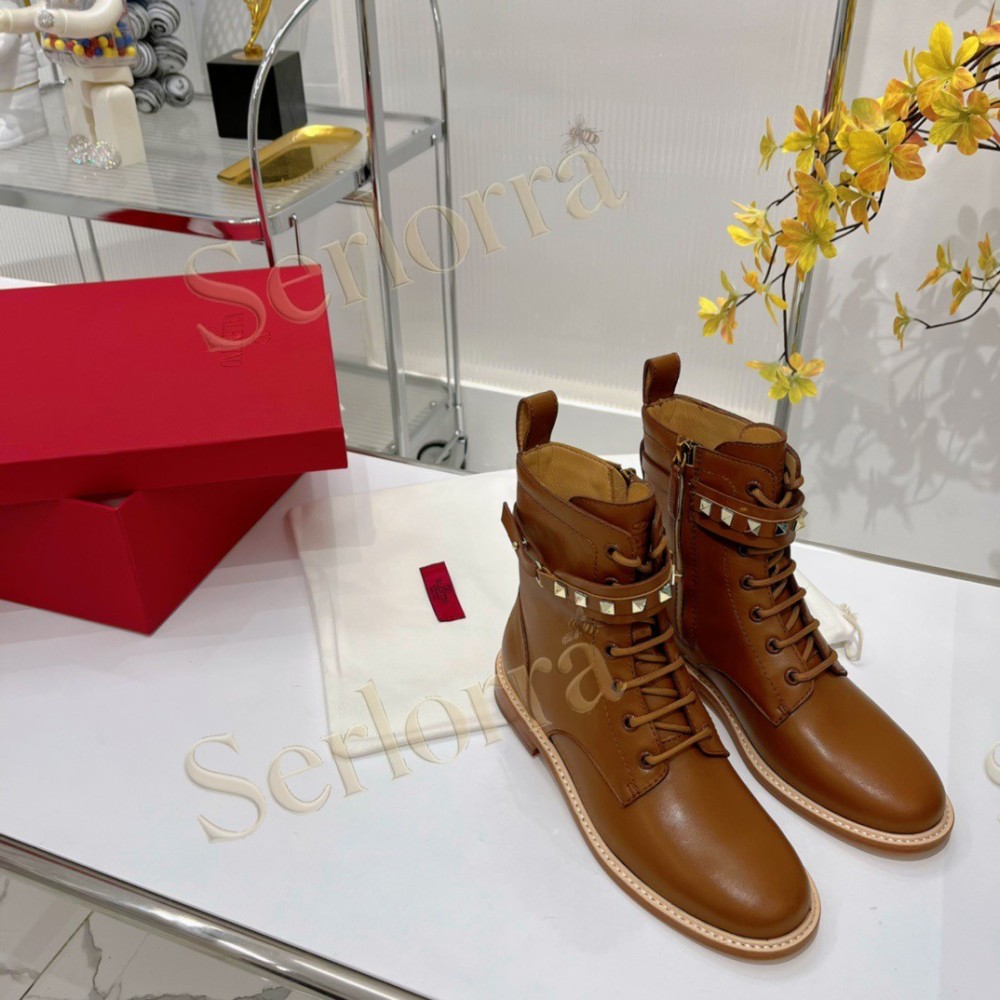 VALENTINO GARAVANI ROCKSTUD POINTED-TOE ANKLE BOOTS