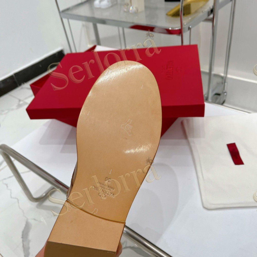 VALENTINO GARAVANI ROCKSTUD POINTED-TOE ANKLE BOOTS