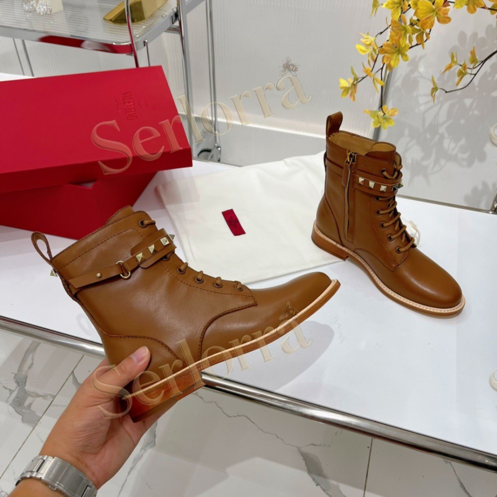 VALENTINO GARAVANI ROCKSTUD POINTED-TOE ANKLE BOOTS