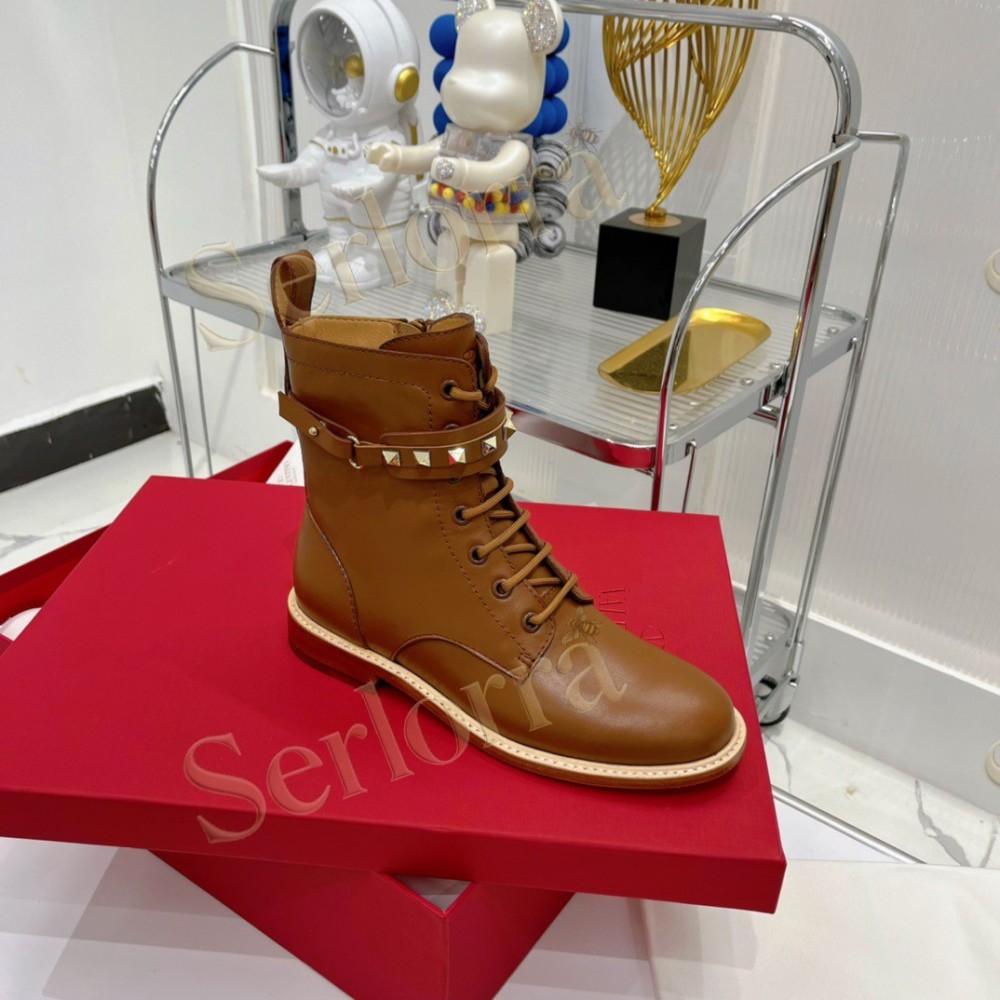 VALENTINO GARAVANI ROCKSTUD POINTED-TOE ANKLE BOOTS