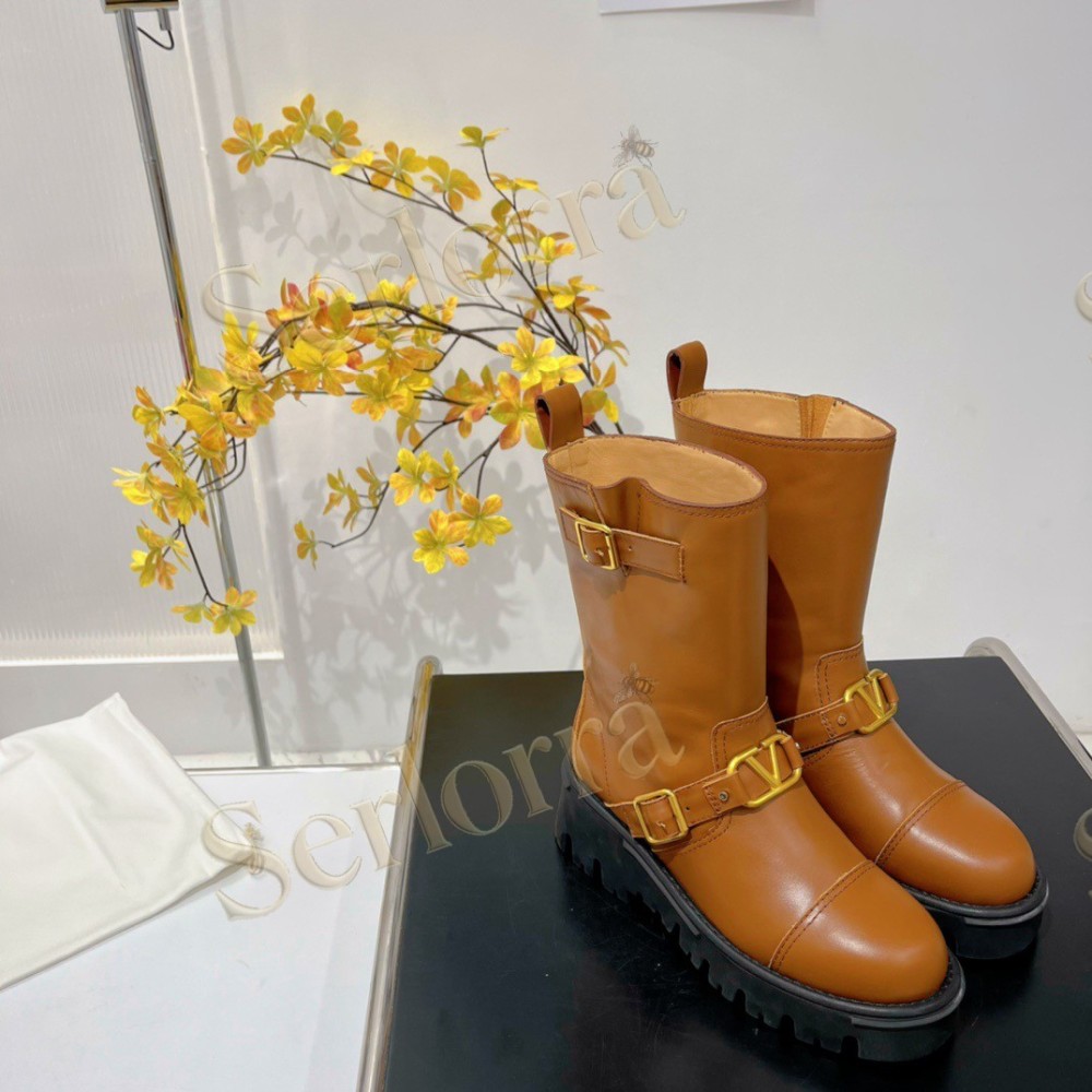 VALENTINO GARAVANI ROCKSTUD POINTED-TOE ANKLE BOOTS