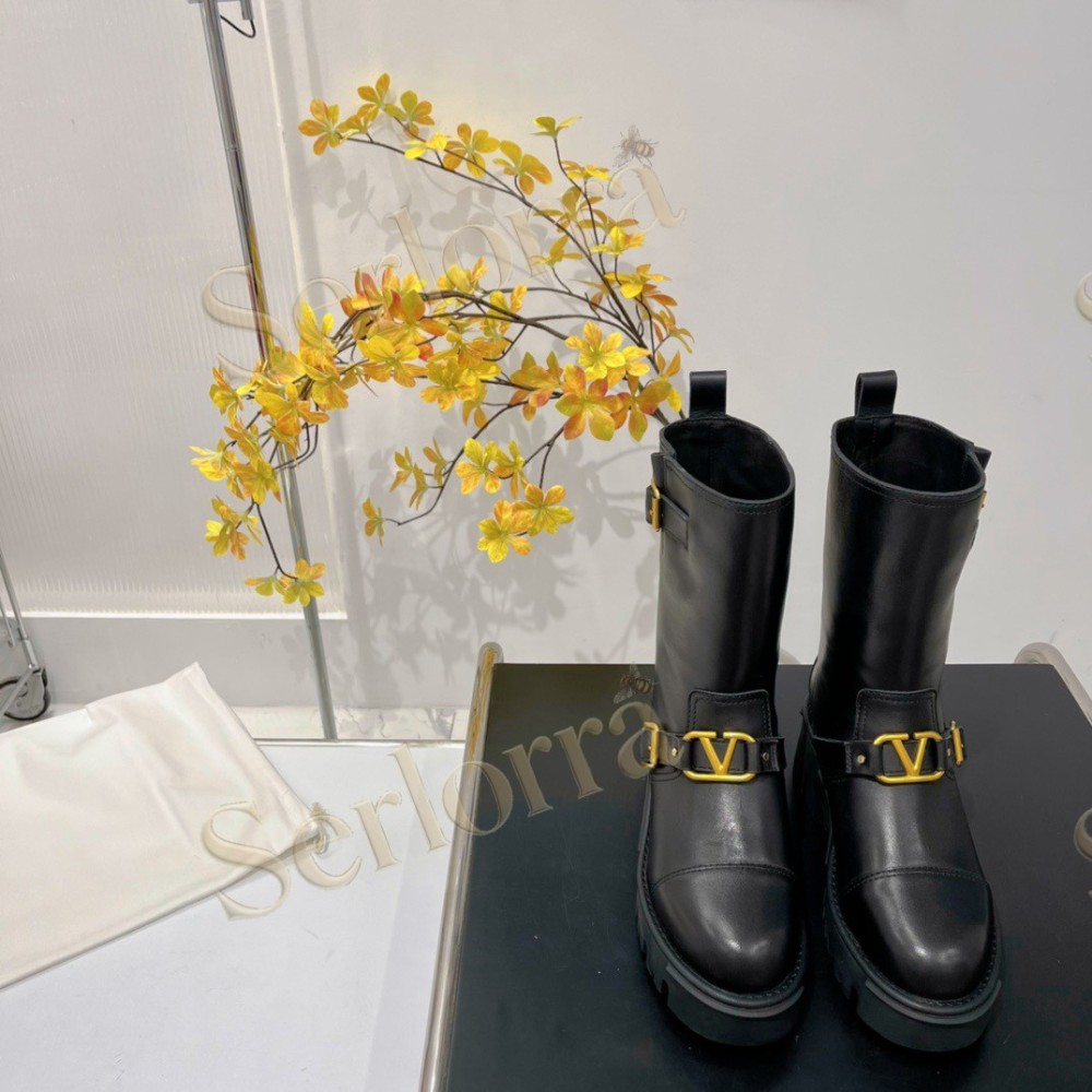 VALENTINO GARAVANI ROCKSTUD POINTED-TOE ANKLE BOOTS
