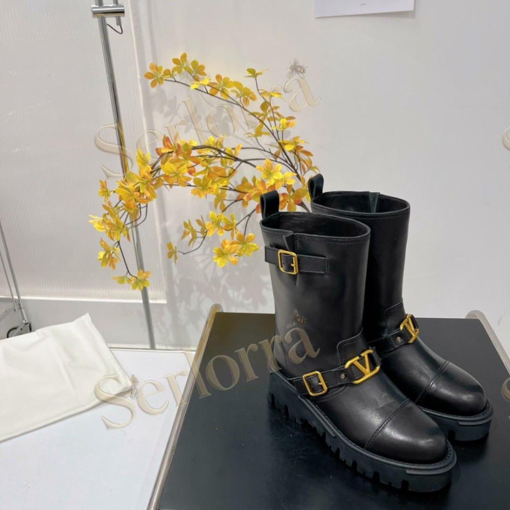 VALENTINO GARAVANI ROCKSTUD POINTED-TOE ANKLE BOOTS