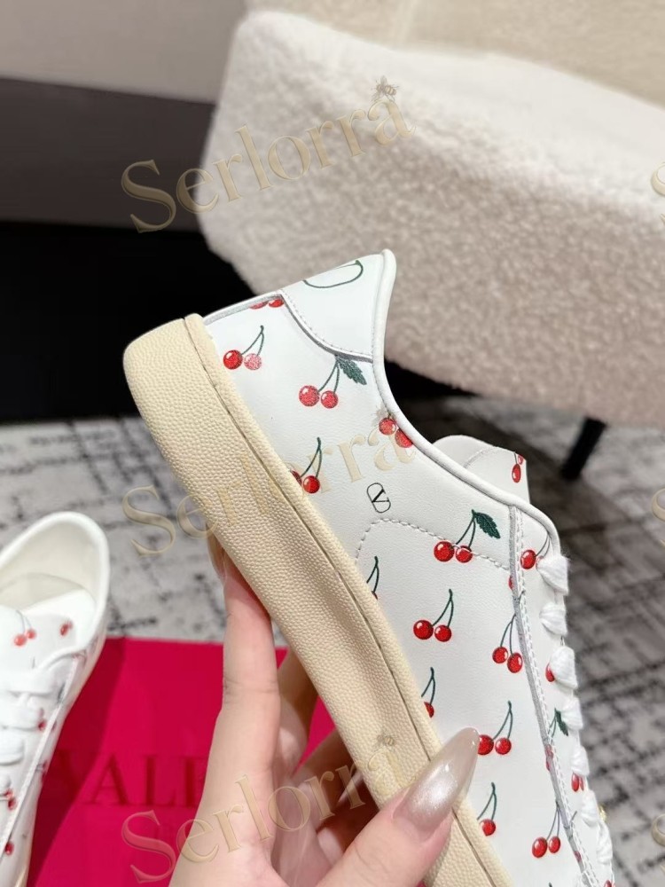 VALENTINO GARAVANI VLOGO PRINT LEATHER LOW-TOP SNEAKERS