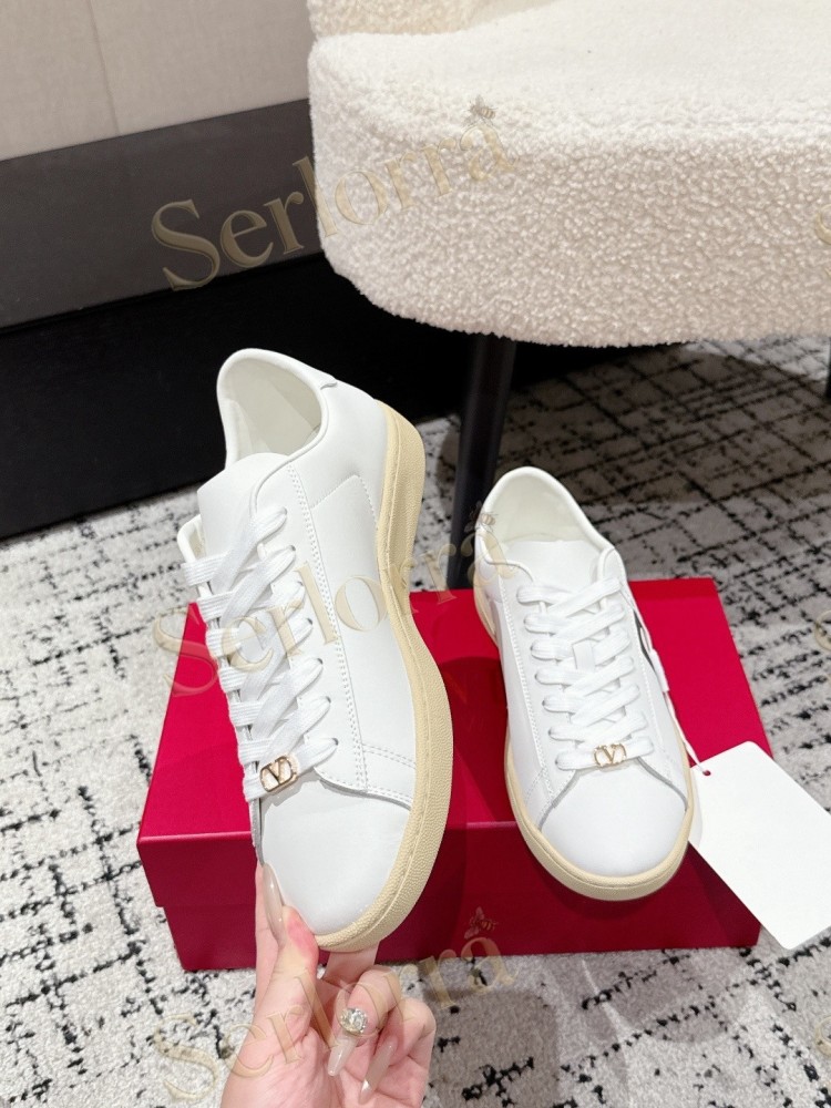 VALENTINO GARAVANI VLOGO LOW-TOP SNEAKERS