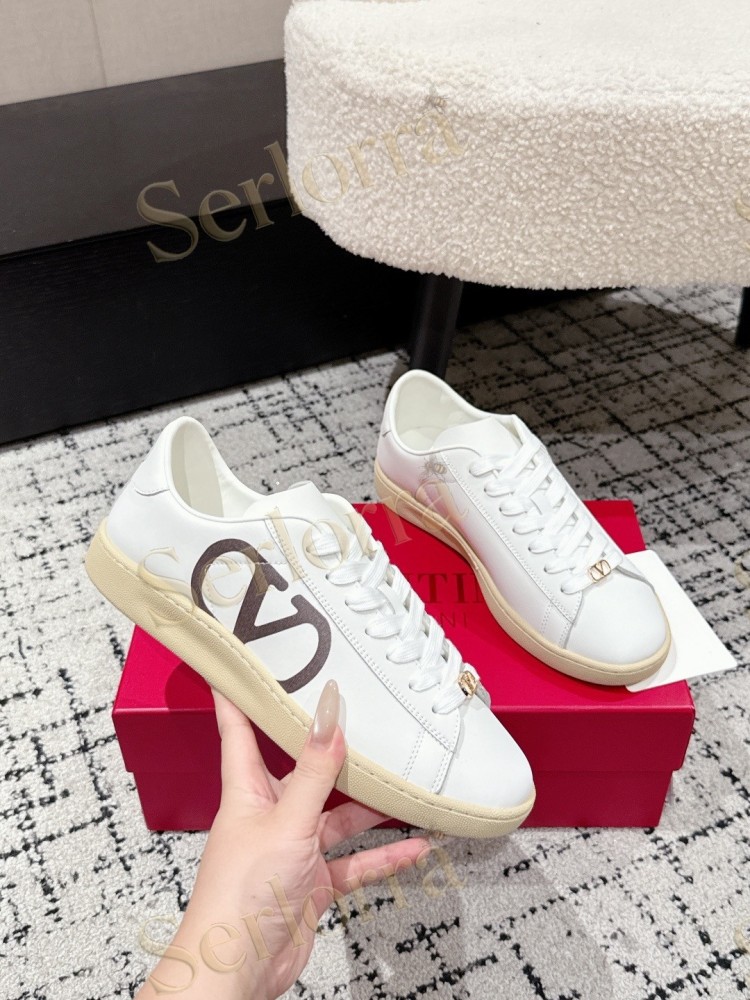 VALENTINO GARAVANI VLOGO LOW-TOP SNEAKERS