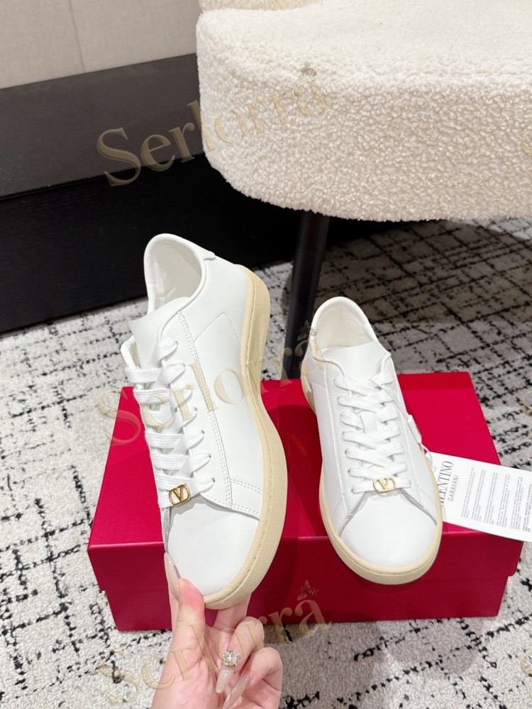 VALENTINO GARAVANI VLOGO LOW-TOP SNEAKERS