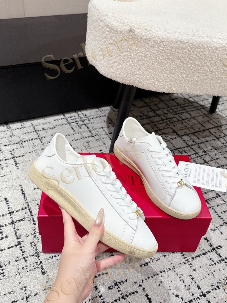 VALENTINO GARAVANI VLOGO LOW-TOP SNEAKERS