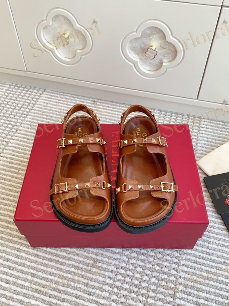 VALENTINO GARAVANI ROCKSTUD FLAT SANDALS