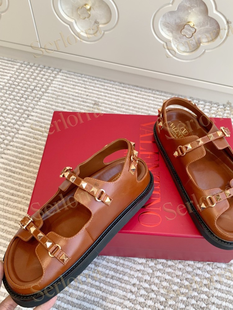 VALENTINO GARAVANI ROCKSTUD FLAT SANDALS