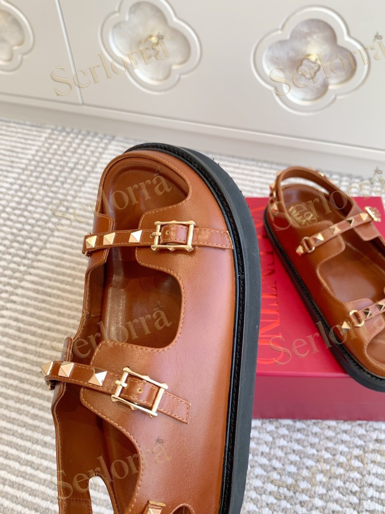VALENTINO GARAVANI ROCKSTUD FLAT SANDALS