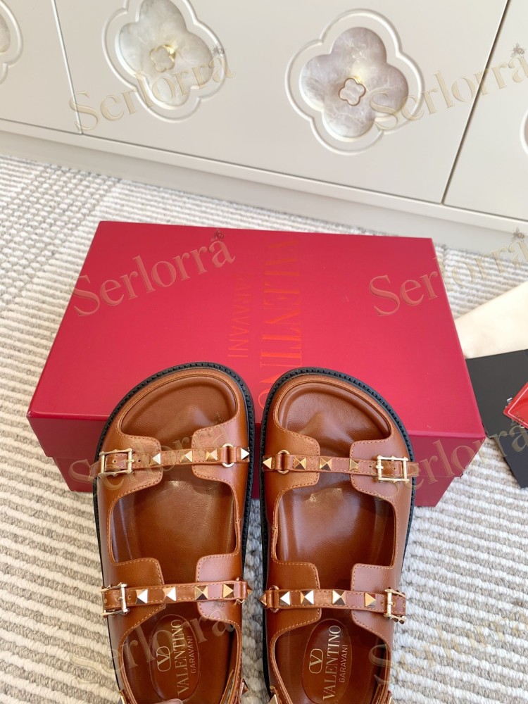 VALENTINO GARAVANI ROCKSTUD FLAT SANDALS