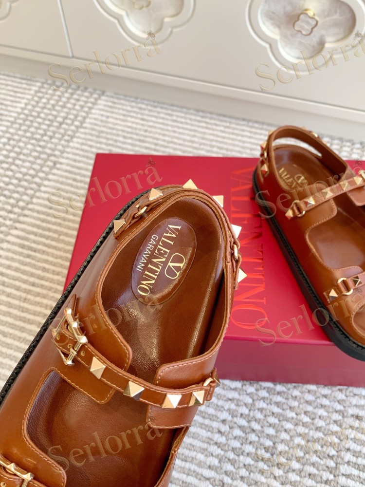 VALENTINO GARAVANI ROCKSTUD FLAT SANDALS