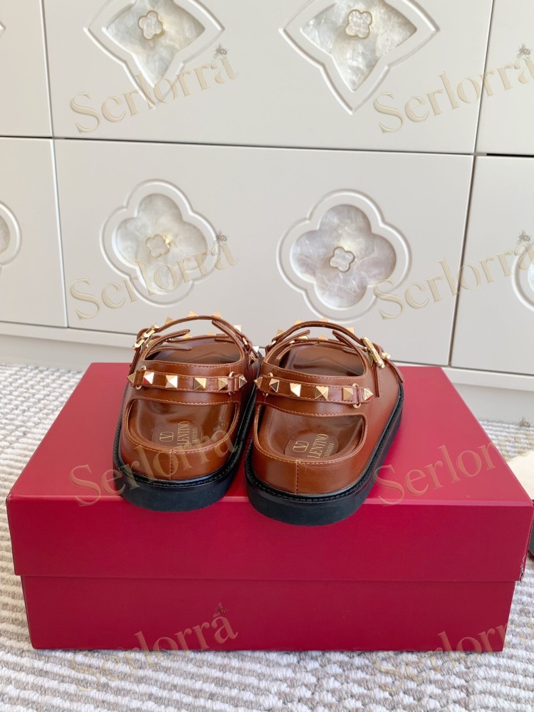 VALENTINO GARAVANI ROCKSTUD FLAT SANDALS
