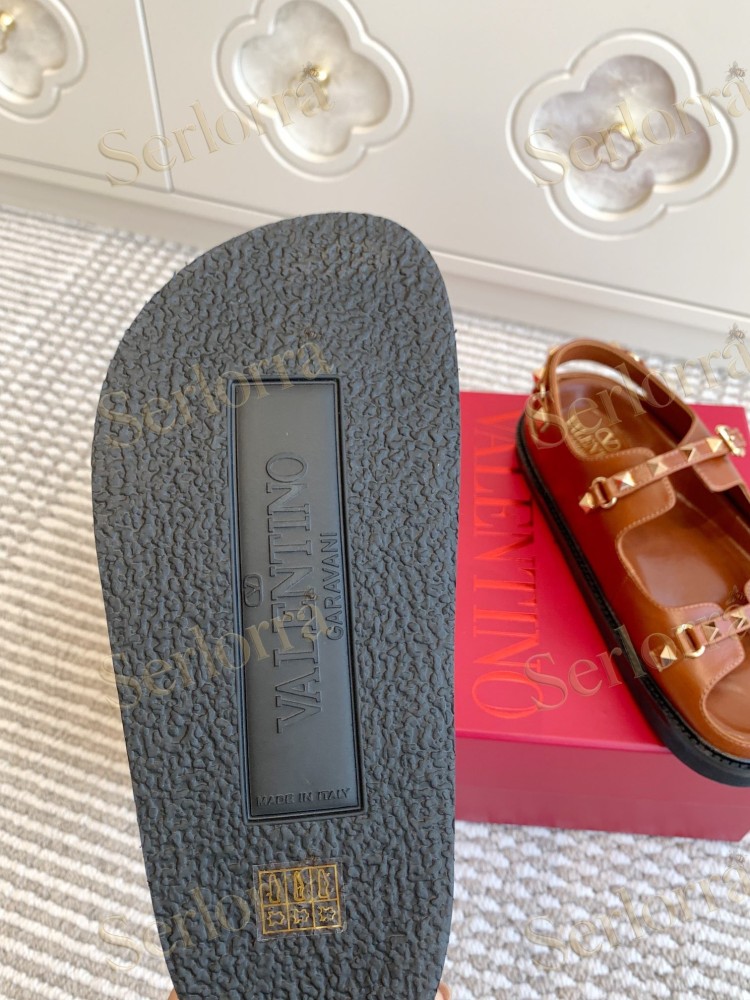 VALENTINO GARAVANI ROCKSTUD FLAT SANDALS