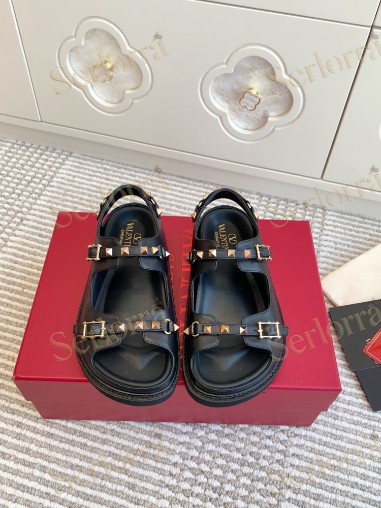 VALENTINO GARAVANI ROCKSTUD FLAT SANDALS