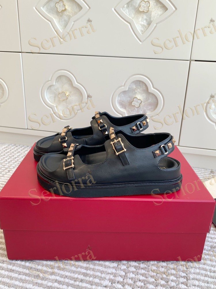 VALENTINO GARAVANI ROCKSTUD FLAT SANDALS