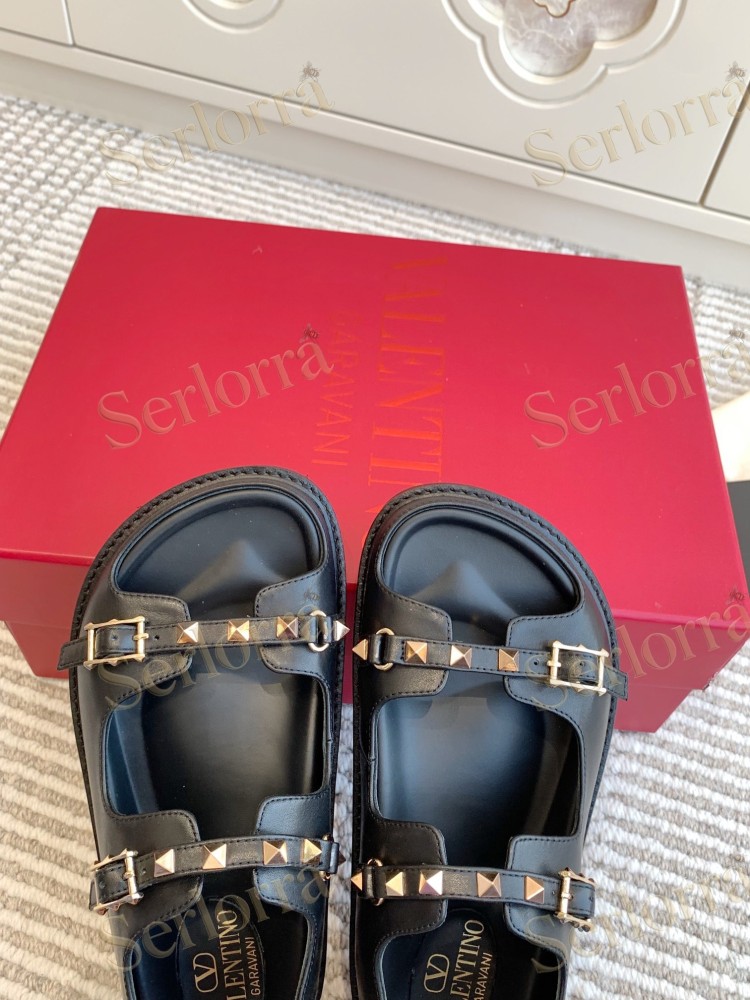 VALENTINO GARAVANI ROCKSTUD FLAT SANDALS