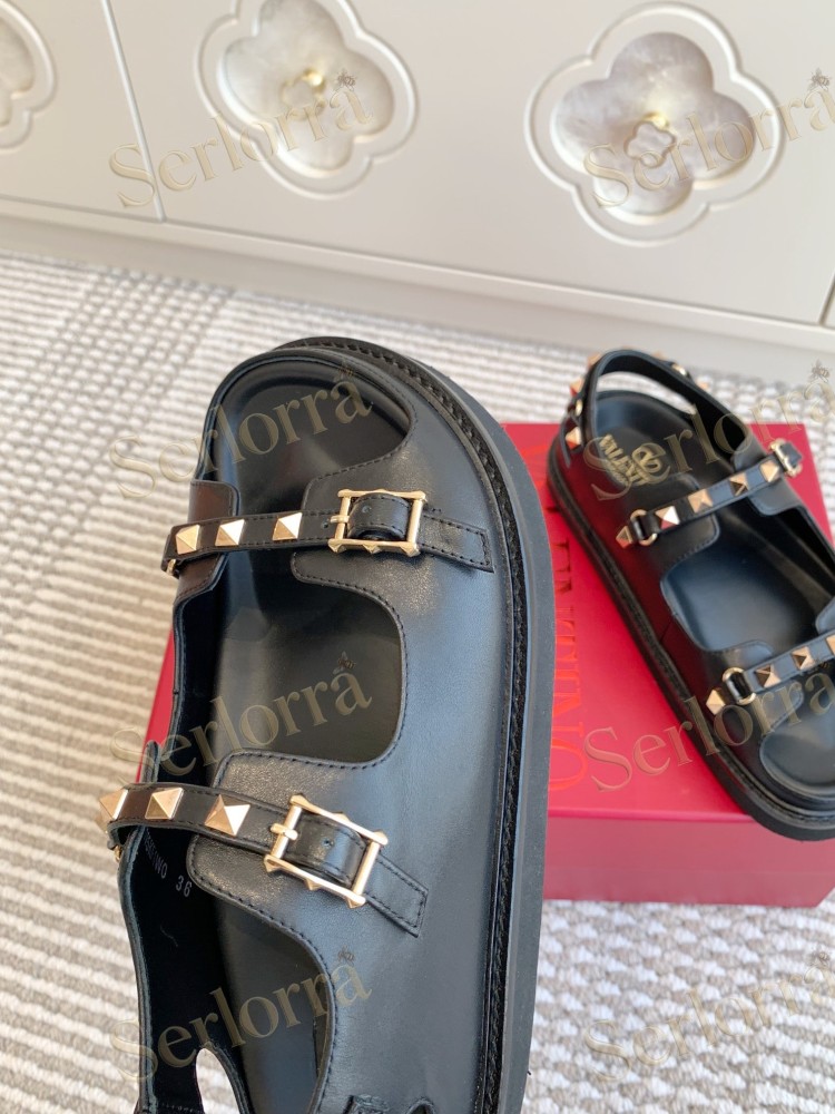 VALENTINO GARAVANI ROCKSTUD FLAT SANDALS