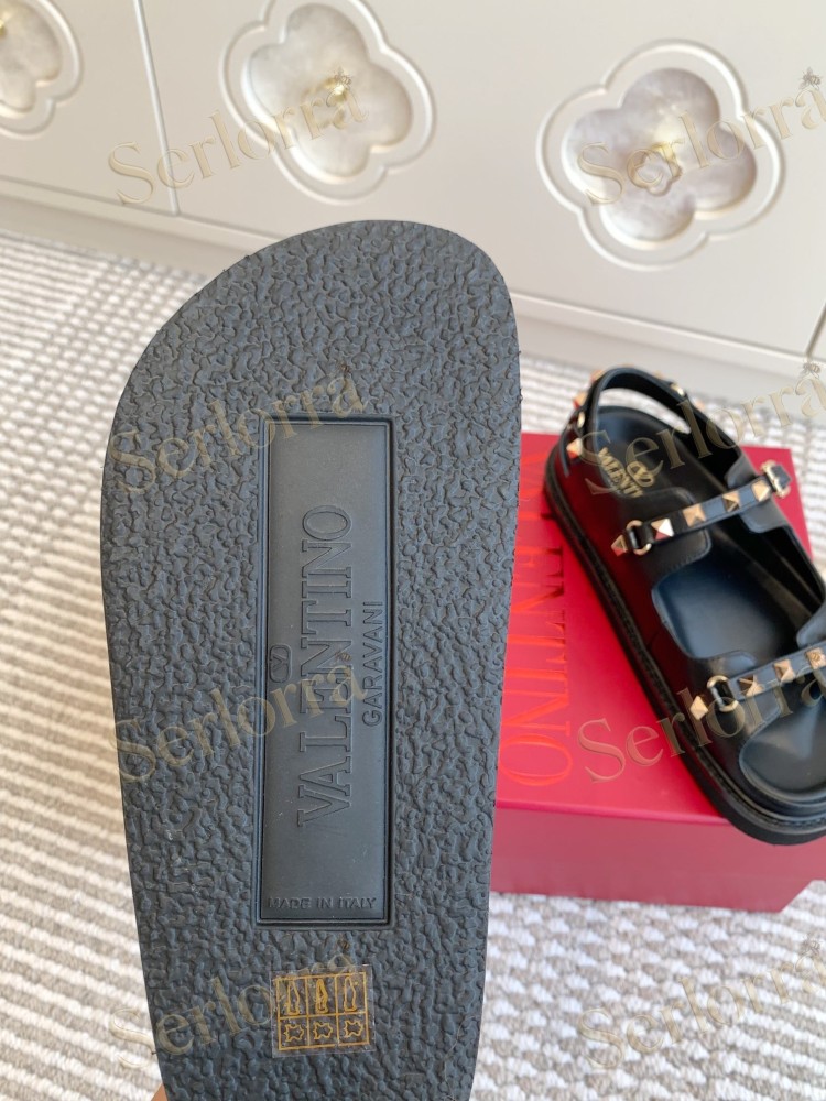 VALENTINO GARAVANI ROCKSTUD FLAT SANDALS